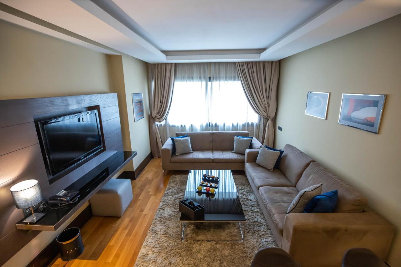 Gray Boutique Hotel Casablanca Eksteriør bilde A living room in a hotel suite