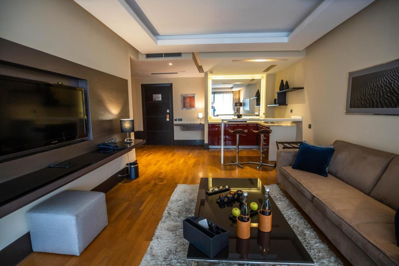 Gray Boutique Hotel Casablanca Eksteriør bilde A living room in a hotel suite