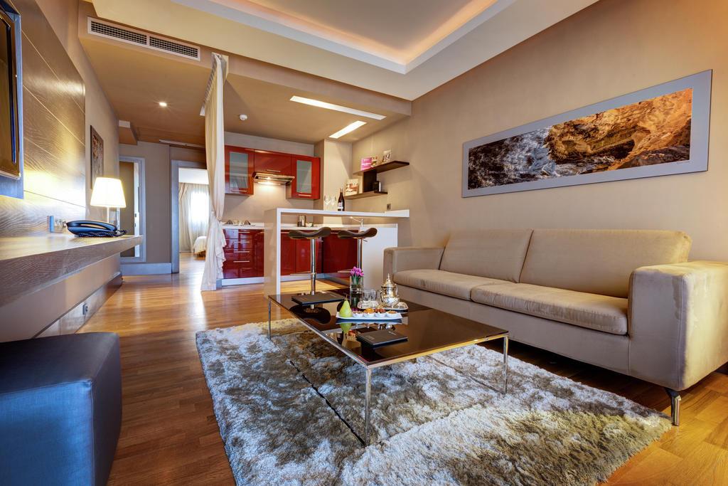Gray Boutique Hotel Casablanca Eksteriør bilde A living room in a serviced apartment in Bangkok, Thailand